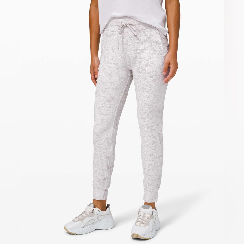 Lululemon Ready To Crush High Rise Velvet Joggers in Chrome Size 6 - Picture 2 of 11